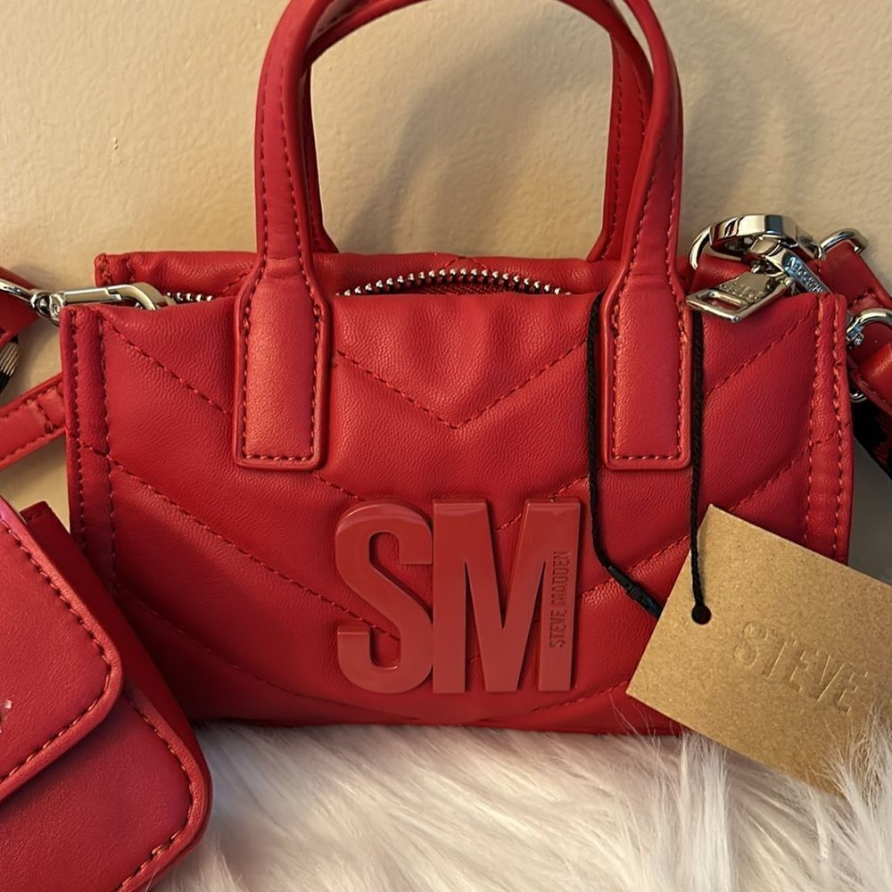 NWT Steve Madden (BARI) Crossbody Bag w/Airpod Case - Red - Picture 5 of 10
